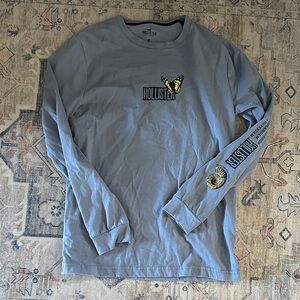 Hollister Men's Blue Long Sleeve Tee with Butterfly Design